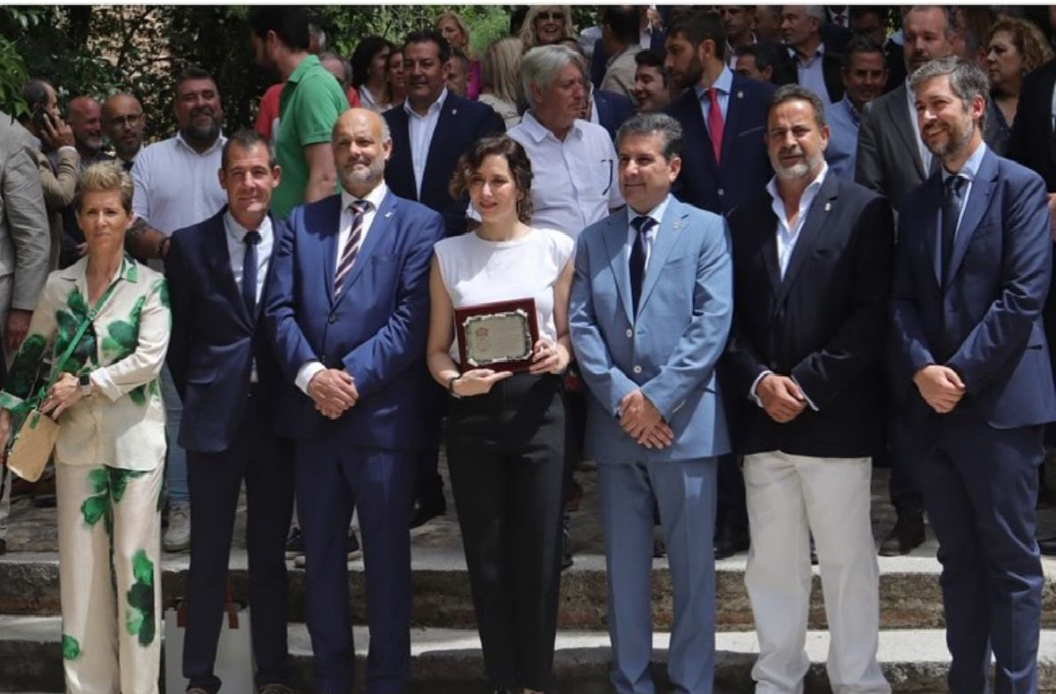 Foto equipo de gobierno y Presidenta CM